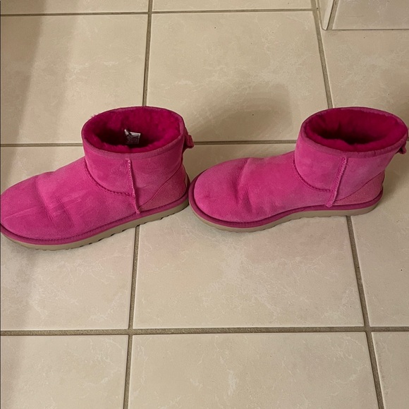 UGG pink shoes size 8 - Picture 2 of 10